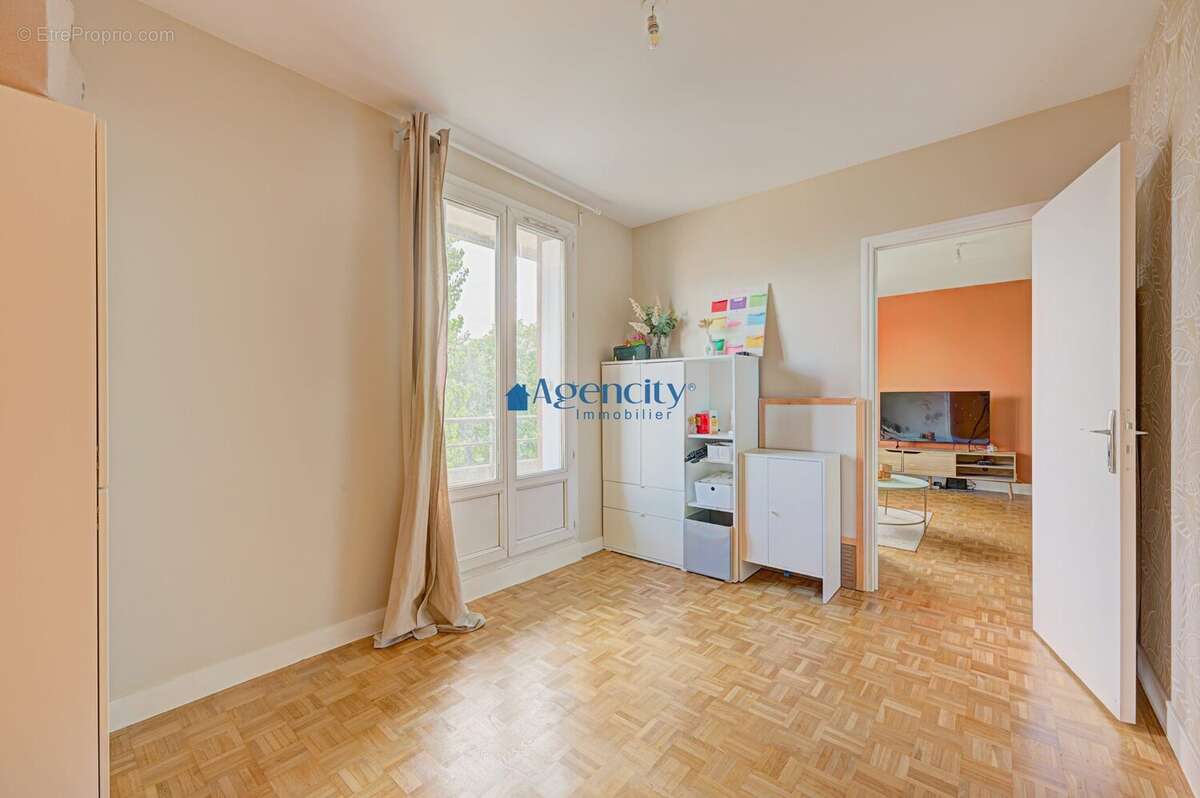 Appartement 80 m² à Noisy-Le-Grand  - photo 7