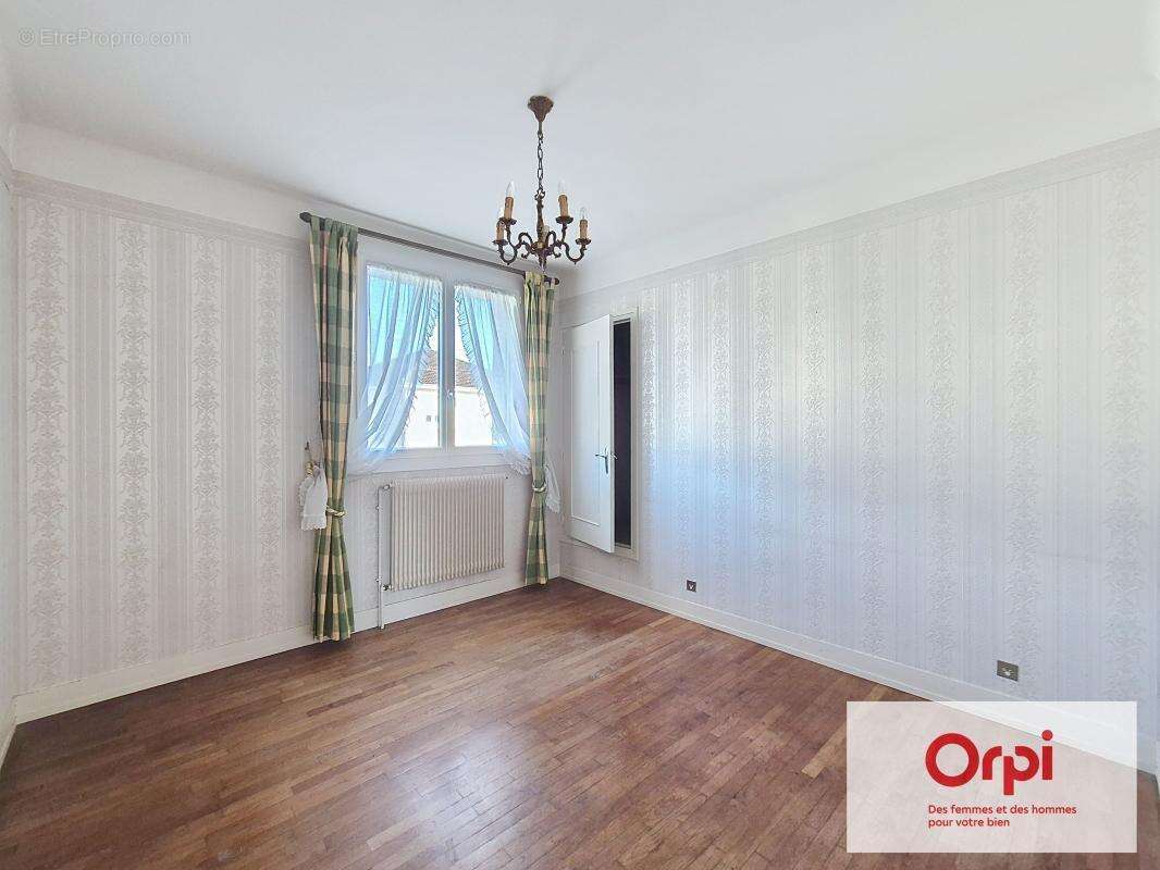 Maison à TERRASSON-LAVILLEDIEU