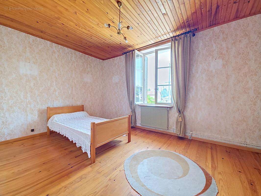 Maison à SAINT-PIERRE-DE-CHANDIEU