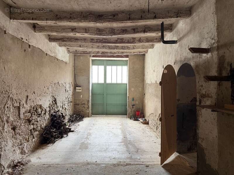 Olonzac centre – ancienne épicerie de gros du village - photo 14
