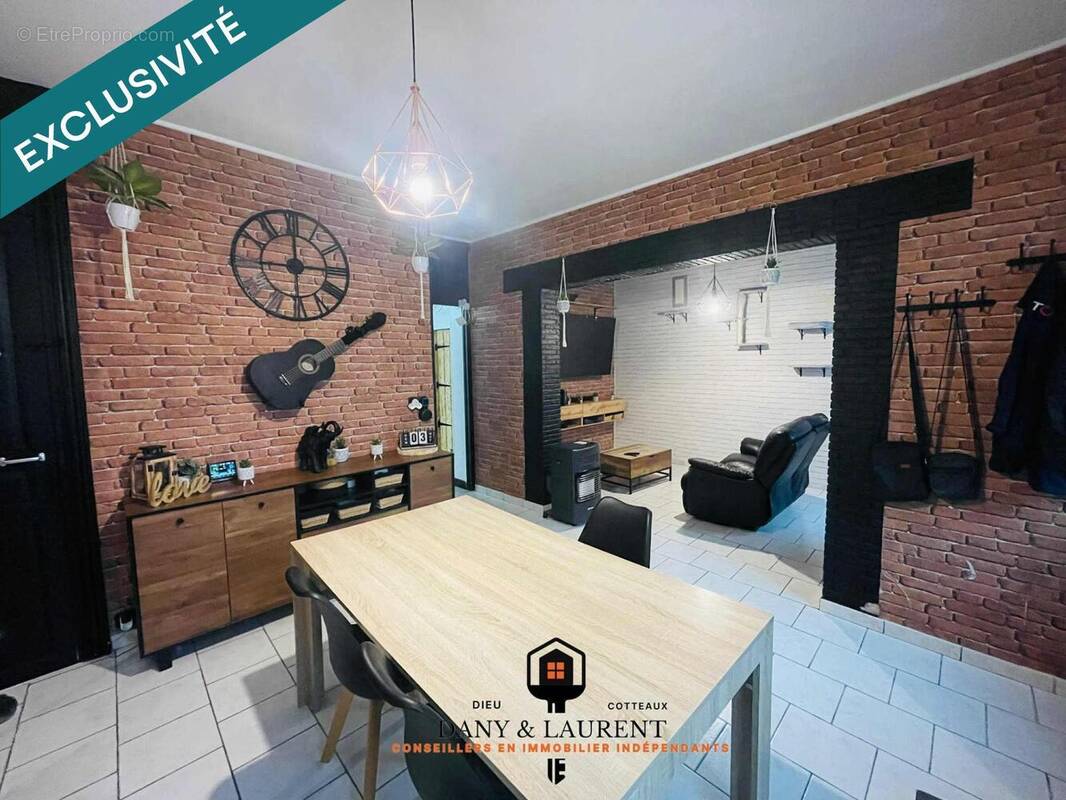 Photo 1 - Maison à QUIEVRECHAIN