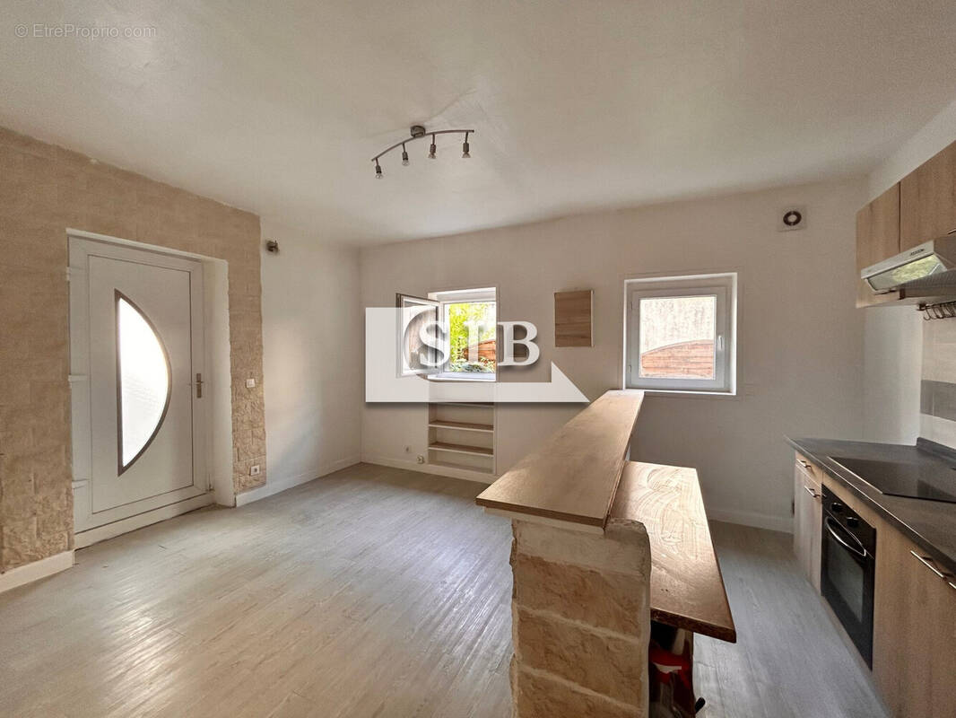 Maison à LA VILLE-DU-BOIS