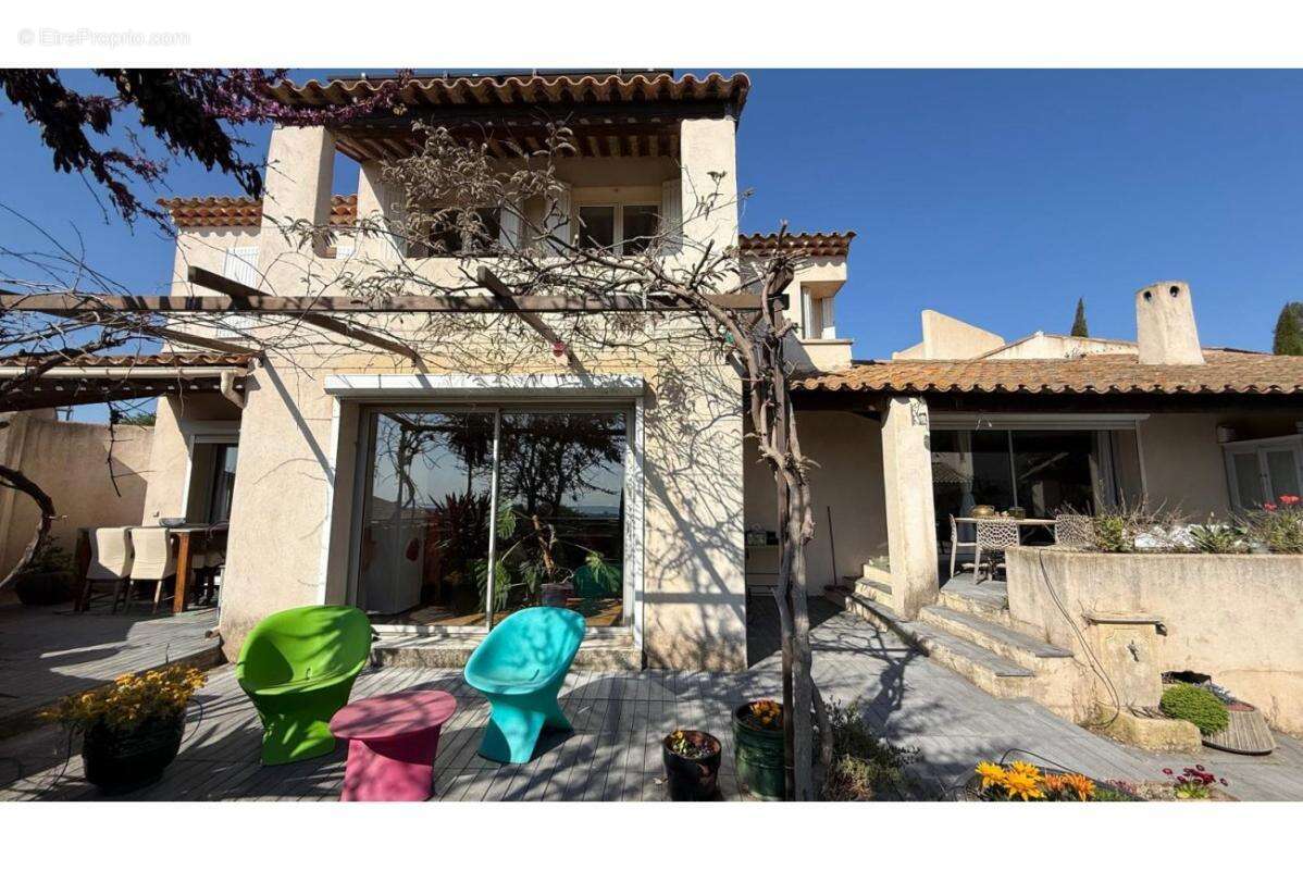 Maison à LA FARE-LES-OLIVIERS