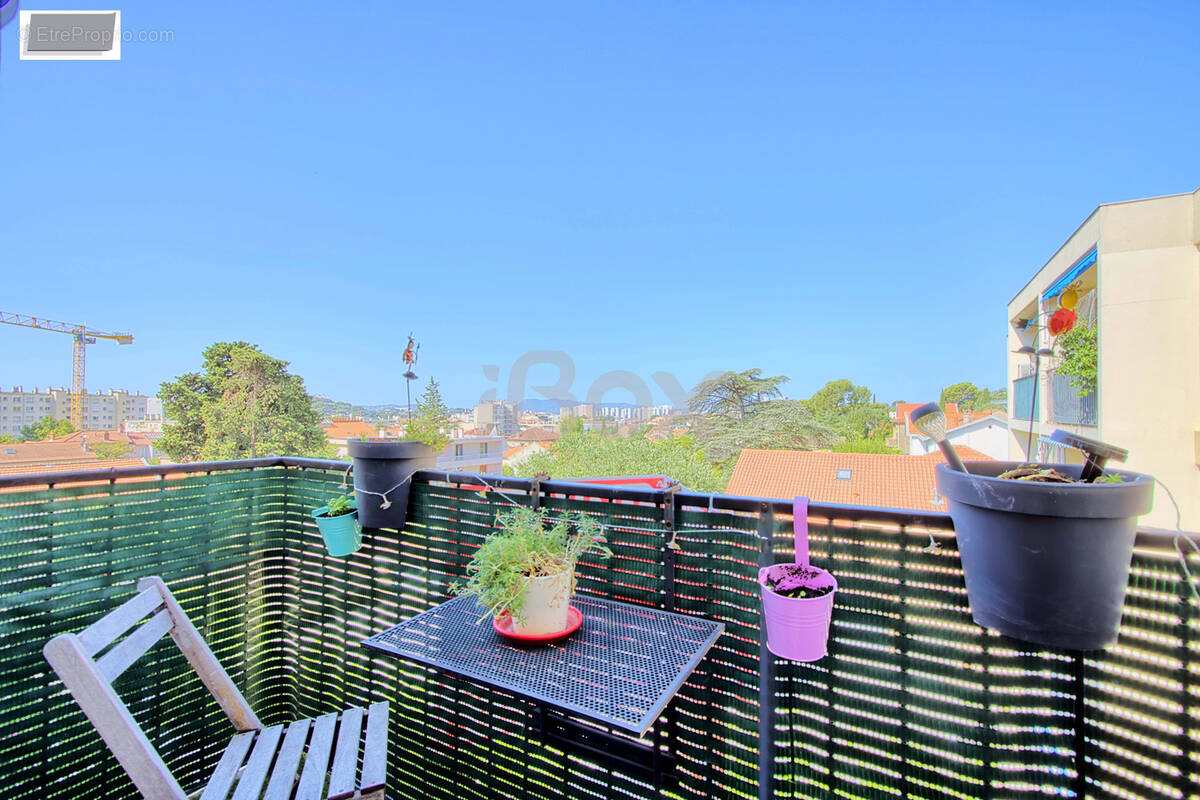 Exclusivité Toulon Est, appartement T4 traversant en dernier étage. - photo 2