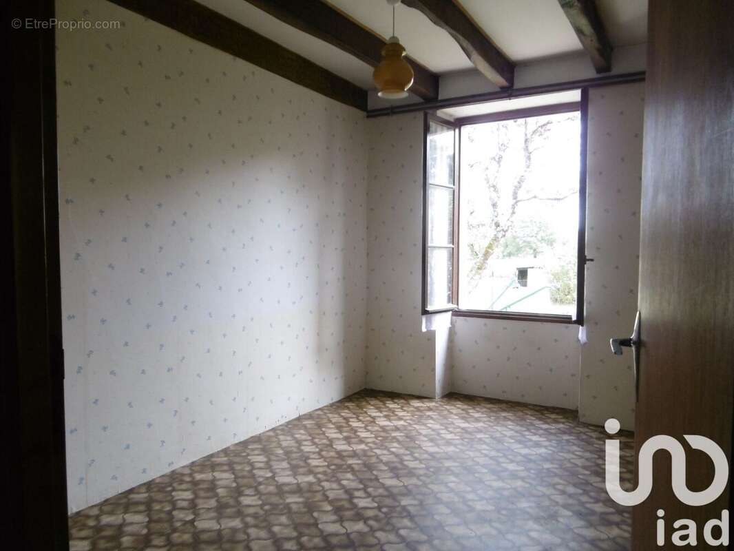 Maison 64 m² à Adriers  - photo 7