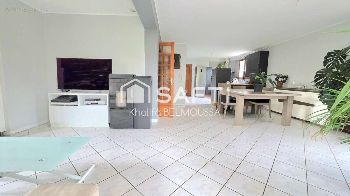 Maison 218 m² à Bassy  - photo 4