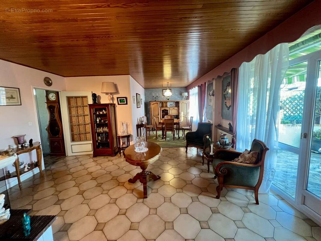 Maison à BRUYERES-LE-CHATEL