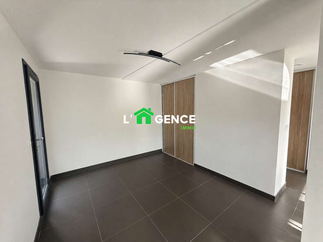 Commerce 53 m² à Martigues  - photo 7