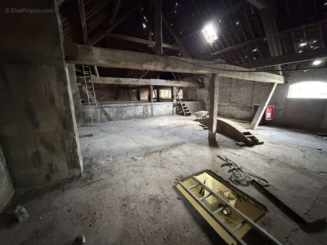 Parking à BRAY-SUR-SOMME