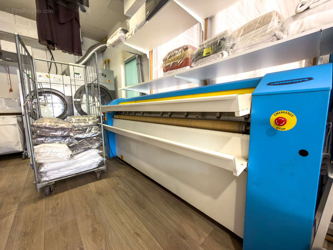 Commerce à LA LONDE-LES-MAURES