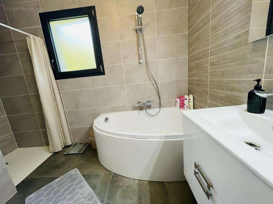 Maison à PONT-DE-CHERUY