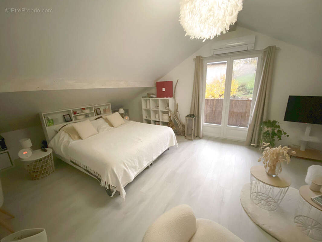VIVIERS DU LAC appartement T6duplex récent - photo 13
