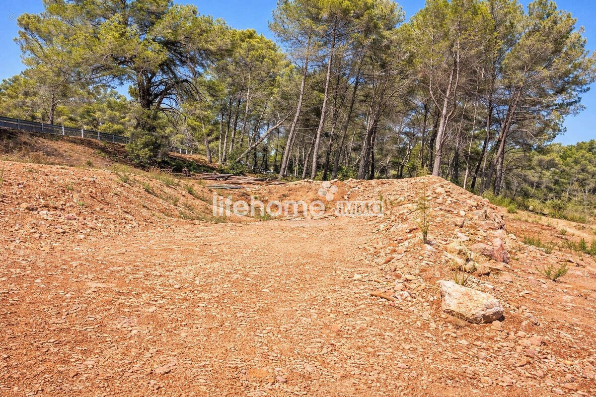 Terrain à SALERNES