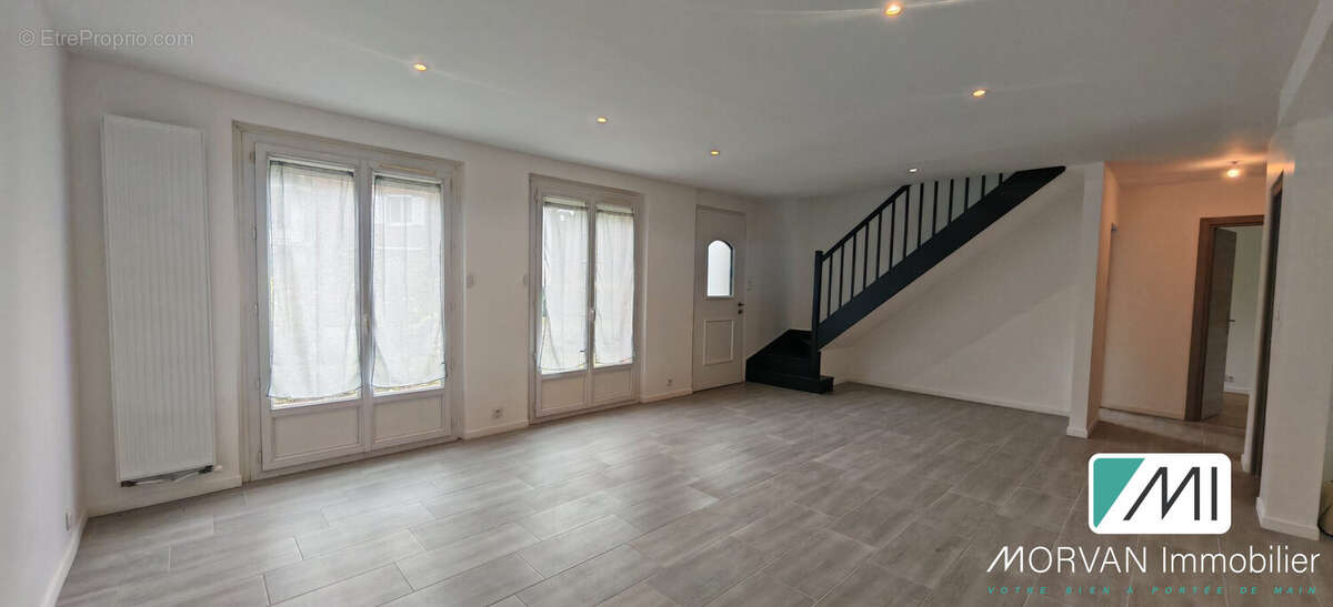 Maison à LE MESNIL-SAINT-DENIS
