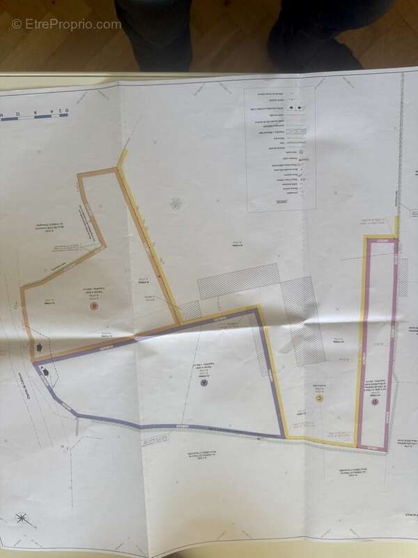 Terrain à LES HOGUES