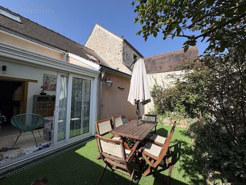 Maison 100 m² à Chateaufort  - photo 3