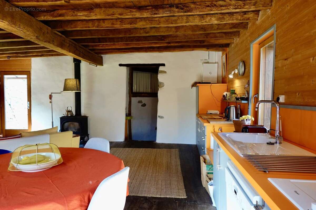 Maison à MOULIS