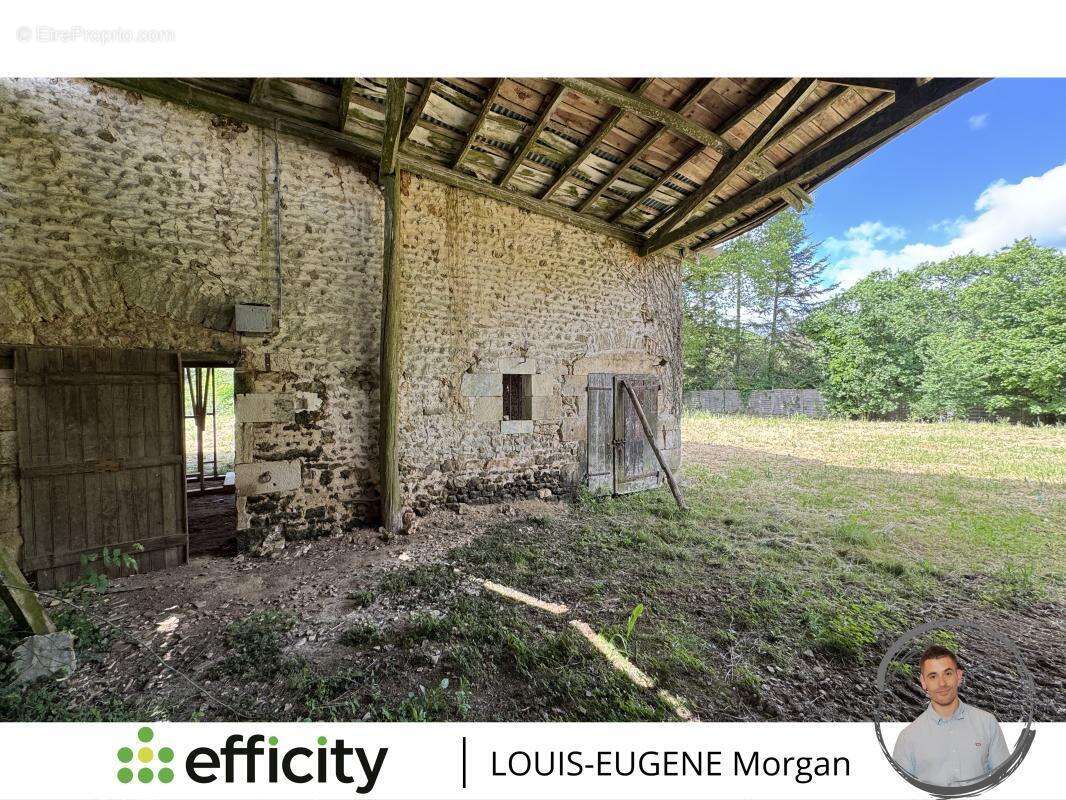 Maison 171 m² à Champagne-Saint-Hilaire  - photo 6