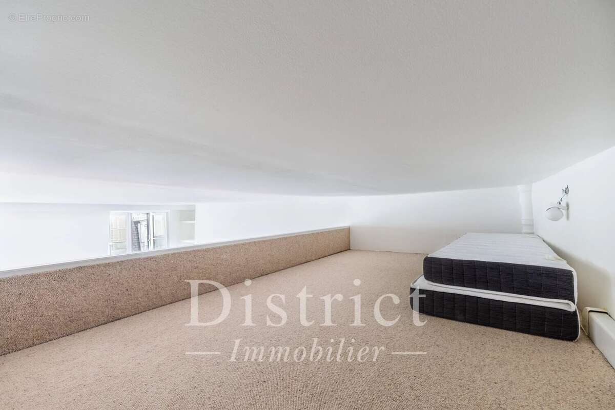 Saint-Germain-des-Prés / Studio de 49m² au sol en étage élevé - photo 9