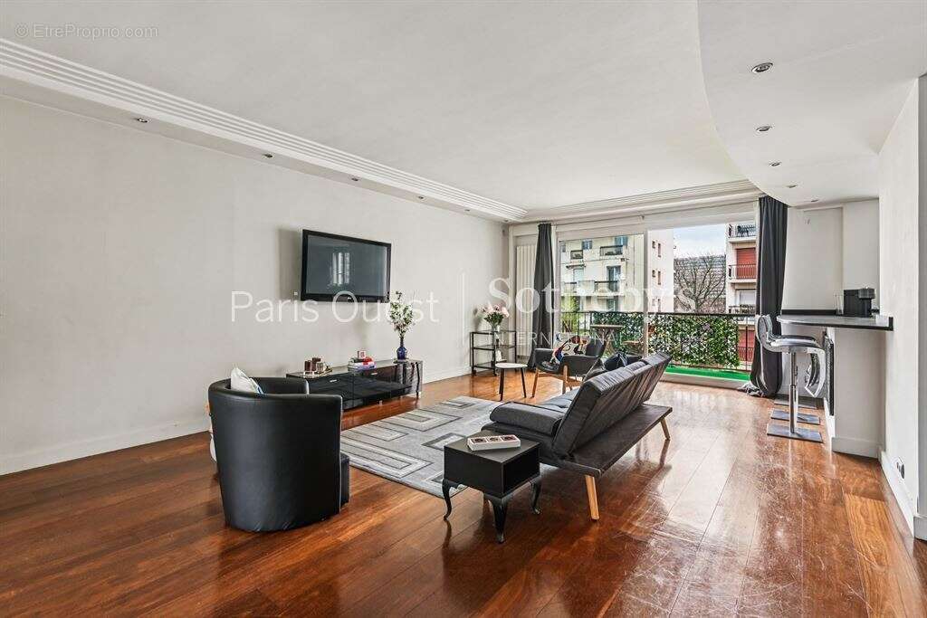 Appartement à NEUILLY-SUR-SEINE