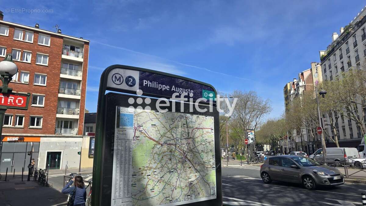 Parking à PARIS-11E