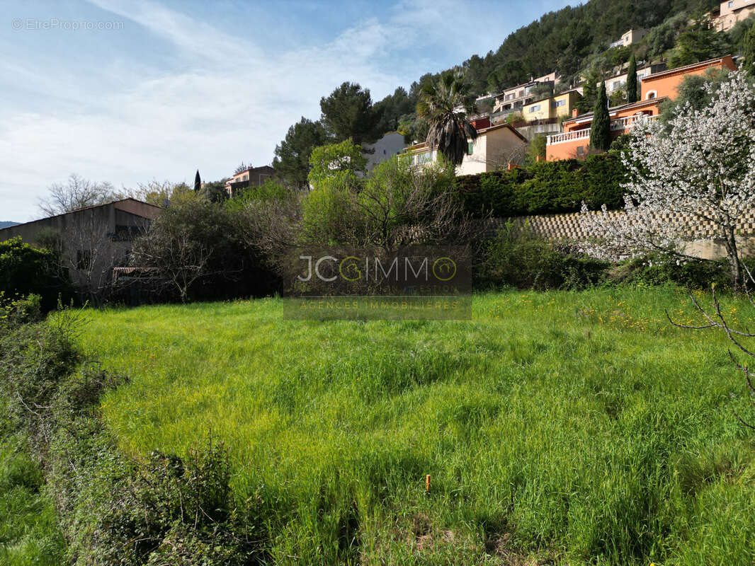 Terrain à SOLLIES-TOUCAS