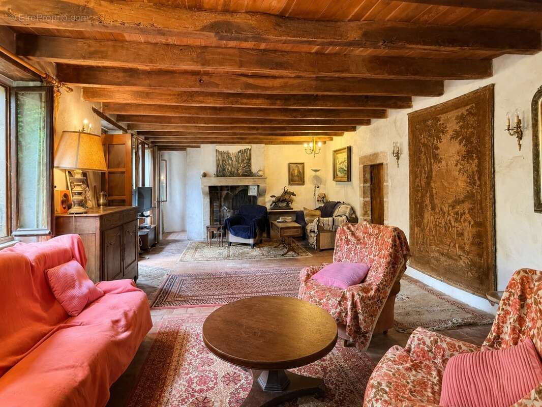 Propriété de charme, dépendances et 2 hectares de nature aux portes de la forêt de Tronçais - photo 3