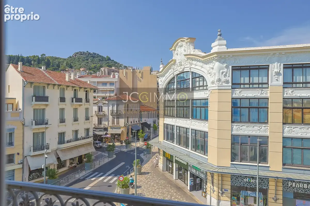 Hyères Gambetta - T4 de 88 m2 avec balconnets, cave et grenier - photo 18
