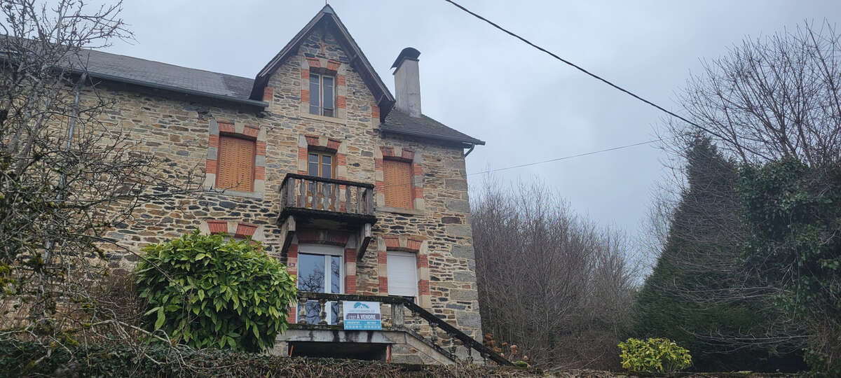 Maison à ALBUSSAC