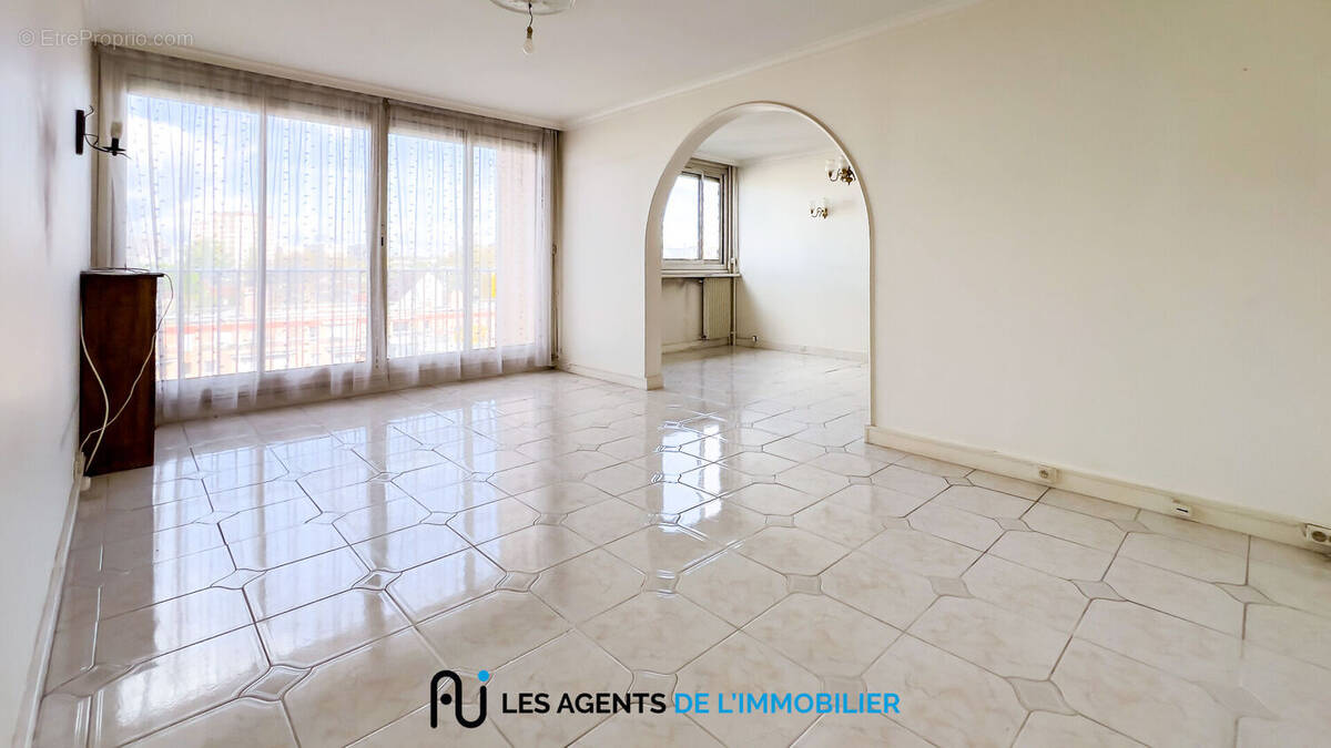 Appartement à NANTERRE