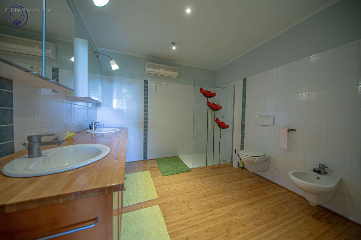 Maison de charme de 165 m2 avec dépendances - photo 17