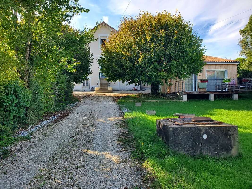 Maison à RUELLE-SUR-TOUVRE