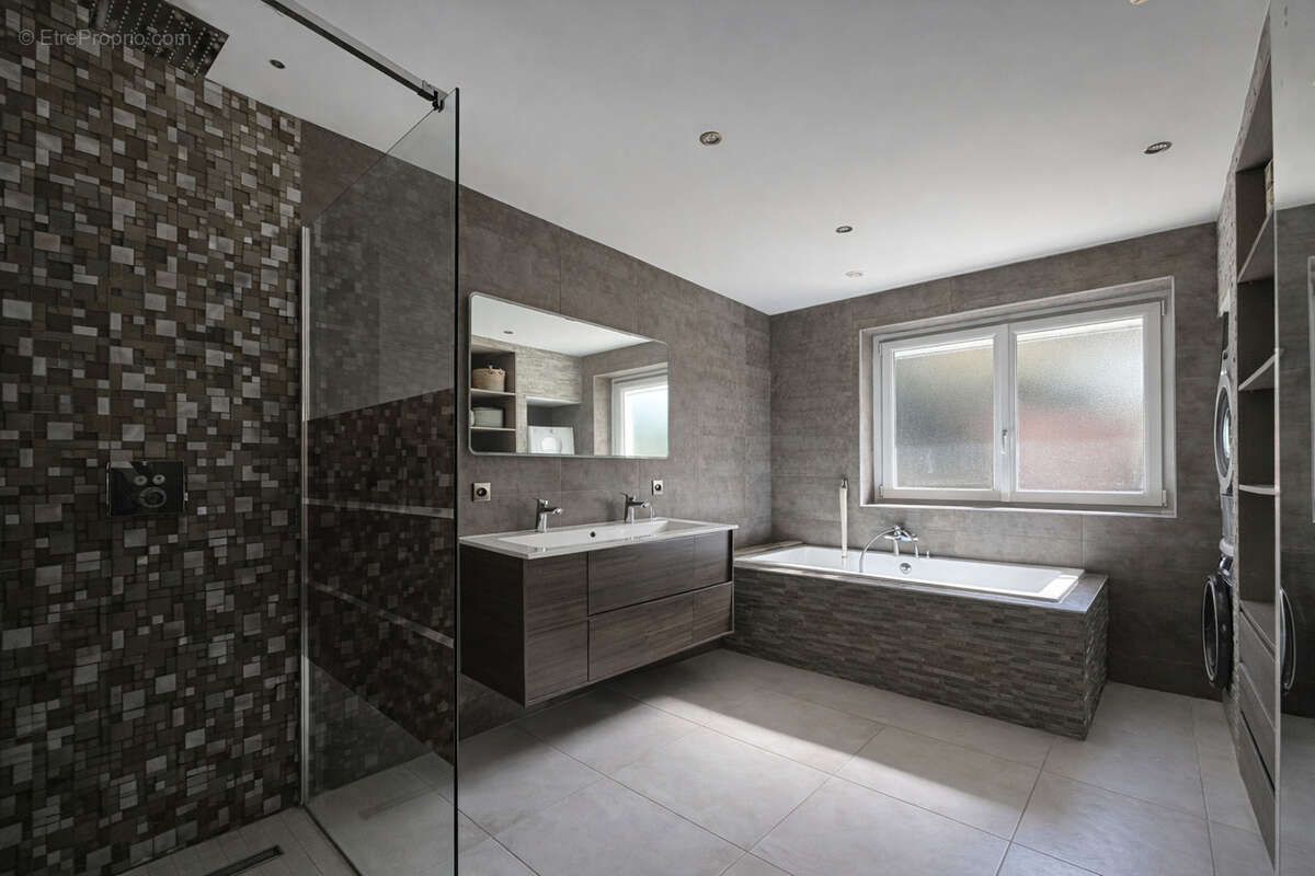 Appartement à VETRAZ-MONTHOUX