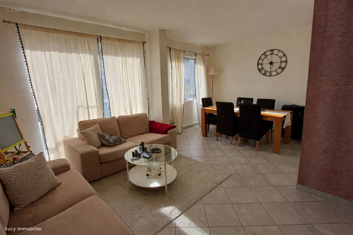 Appartement à FRESNES