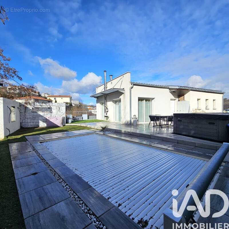 Photo 3 - Maison à SAINT-GENEST-LERPT