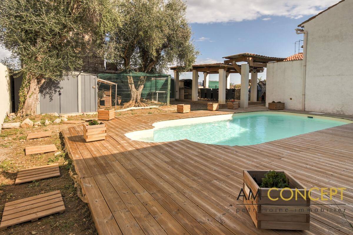 Maison à CHATEAUNEUF-VILLEVIEILLE