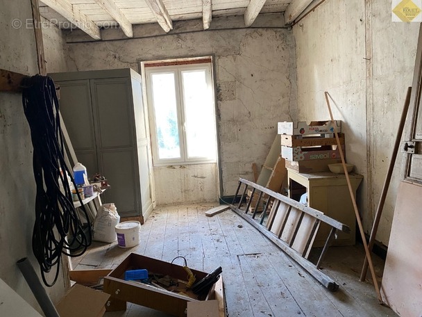 Maison à YZEURES-SUR-CREUSE