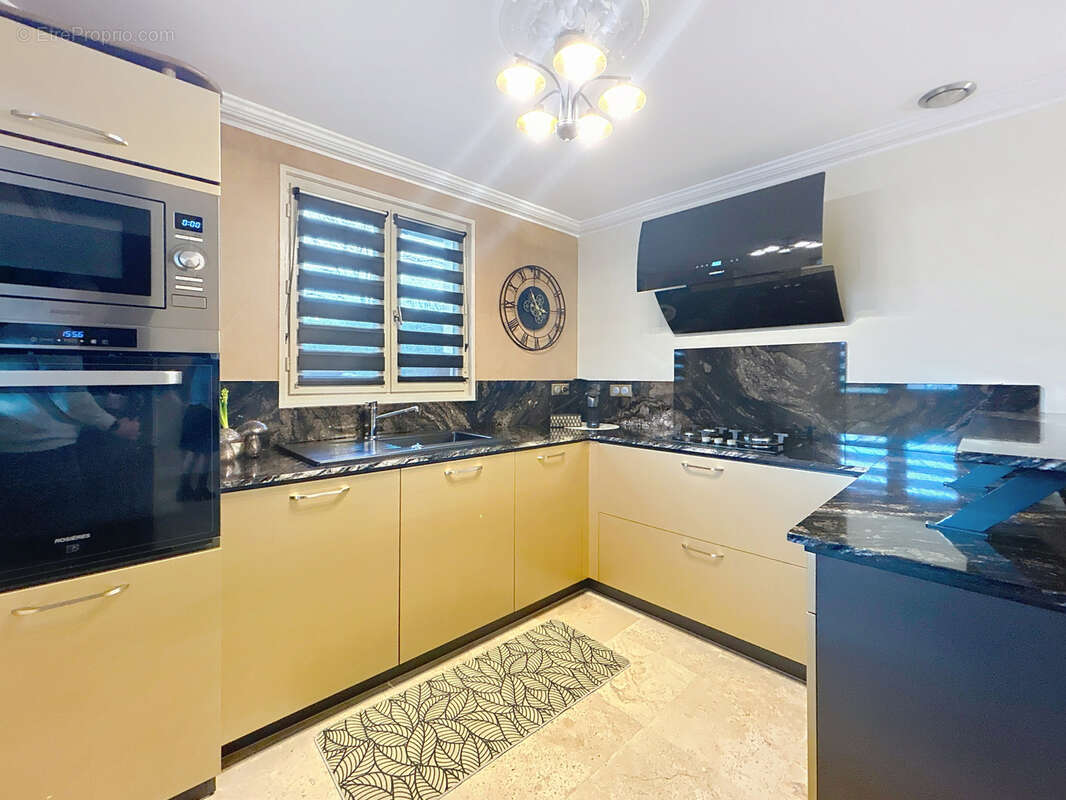 Maison à SAINT-PANTALEON-DE-LARCHE