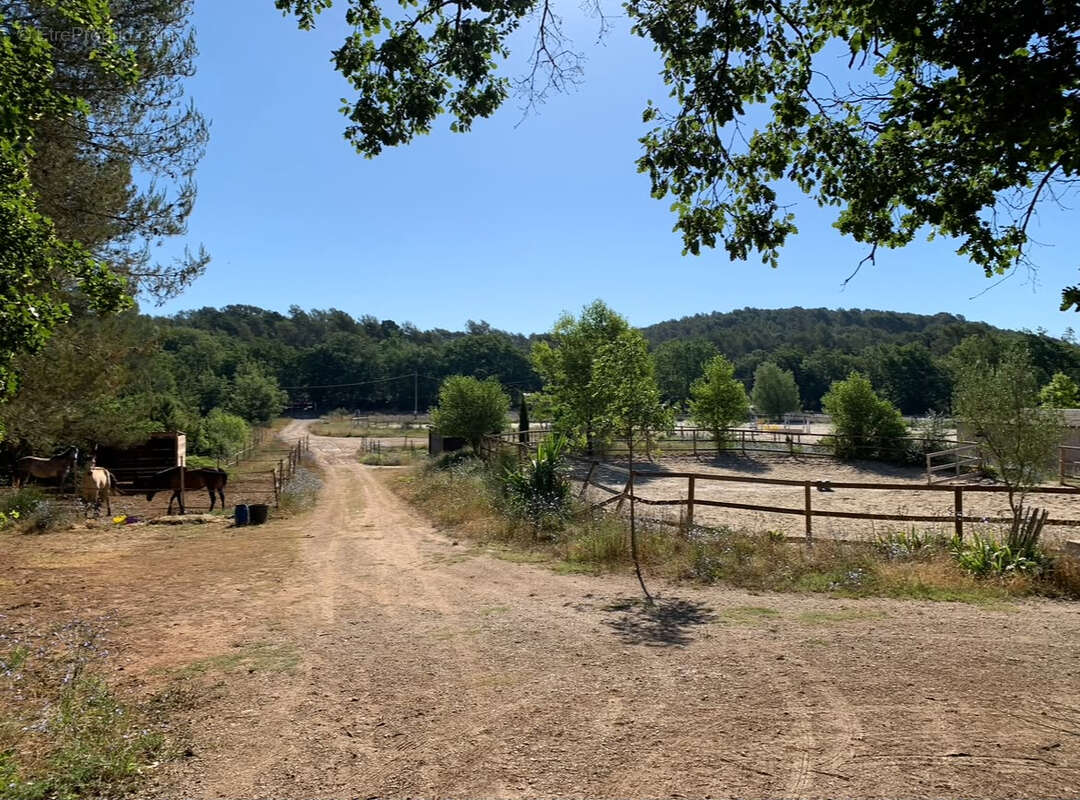 Propriété équestre clef en main sur 3ha . Secteur VAR EST - photo 6