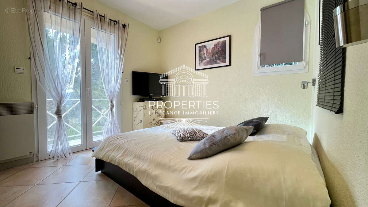 La londe - domaine de valcros - maison de 5 pièces - 130m² - piscine - photo 7