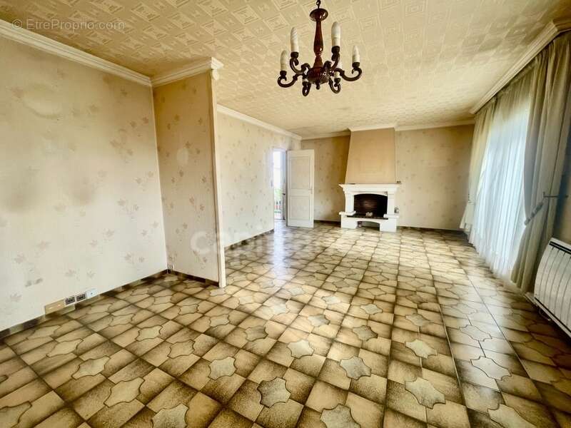 Maison à SAINT-LEU-D&#039;ESSERENT