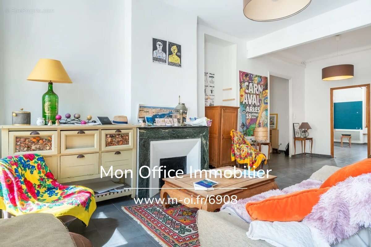 Référence : 6908-RVF - Appartement T5 avec terrasse - Secteur Noailles - photo 3