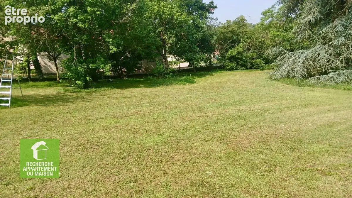 Terrain Leyrieu 632 m2 - photo 2