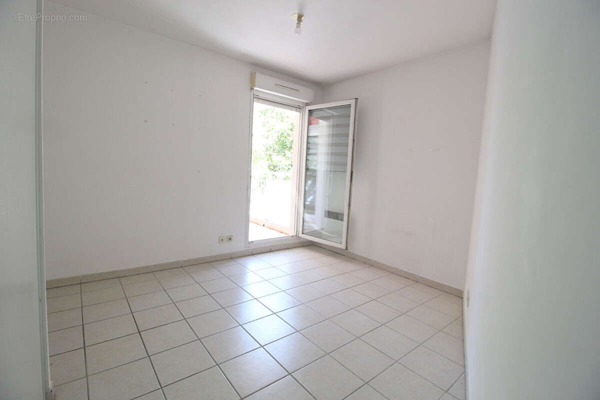 Appartement à MARSEILLE-4E