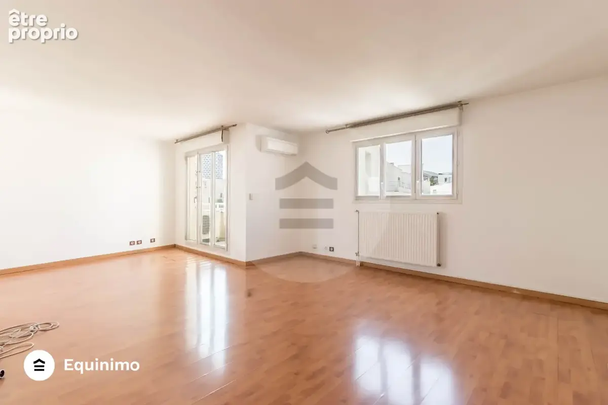 Appartement à COURBEVOIE