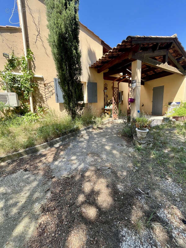 Maison à SAINT-CHAMAS