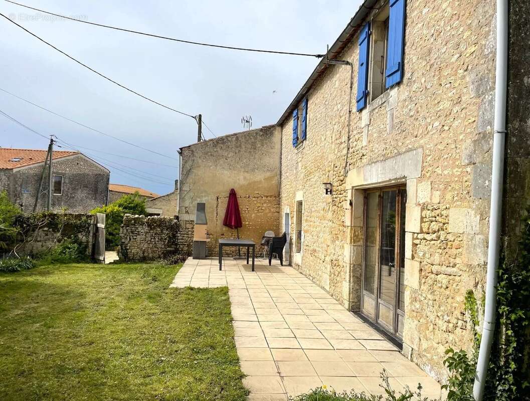 Maison à SAINT-JUST-LUZAC