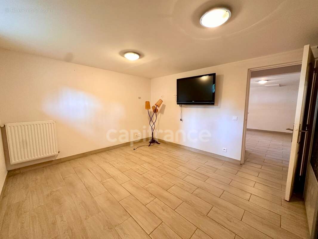 Maison à vendre 5 pièces  4 Chambres FEUCHEROLLES (78) - photo 22