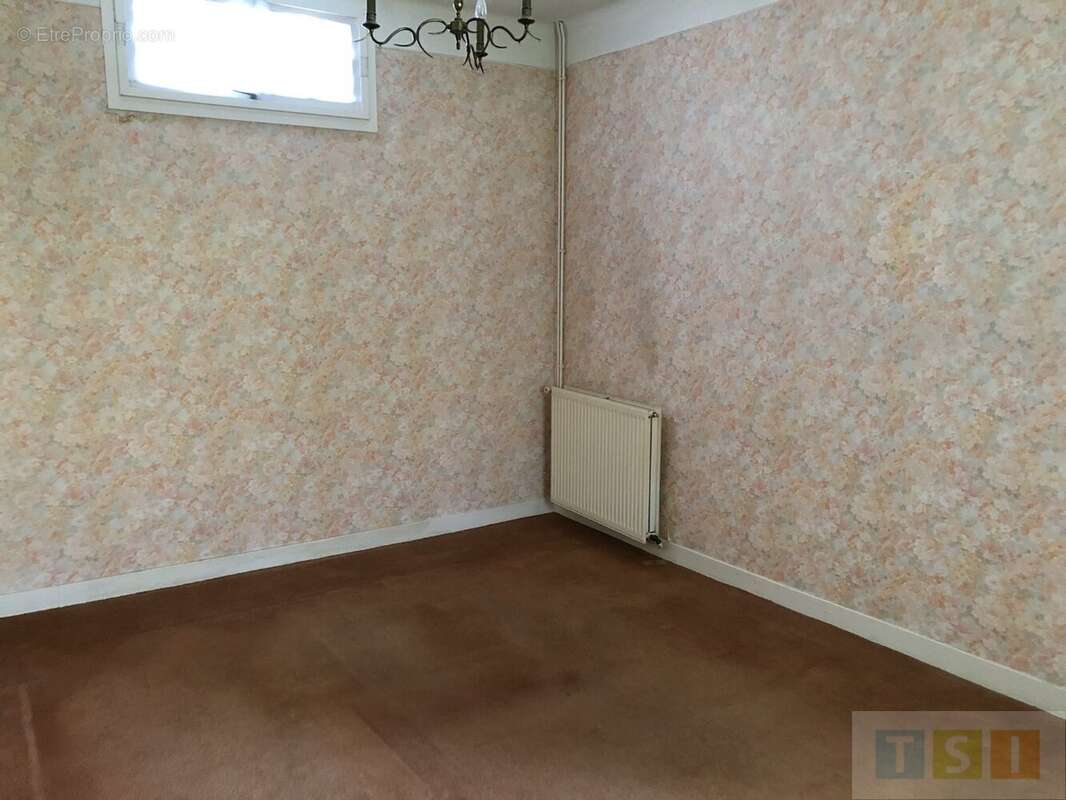 Maison de 117 m² habitables et dépendances sur un terrain de 1692 m² - photo 8