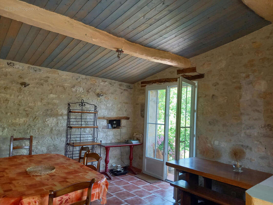 séjour cuisine indépendant - Maison à ARCAMBAL